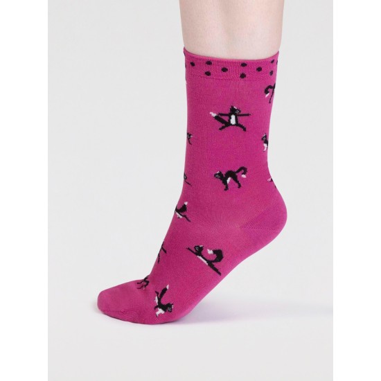 Thought Chai Bamboo Yoga Cats Socks - Raspberry Pink